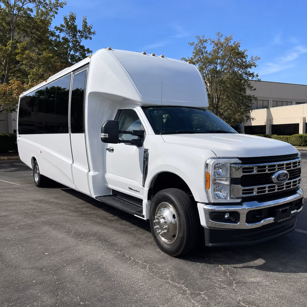 bus rentals for corporate groups crossing into canada from bellingham